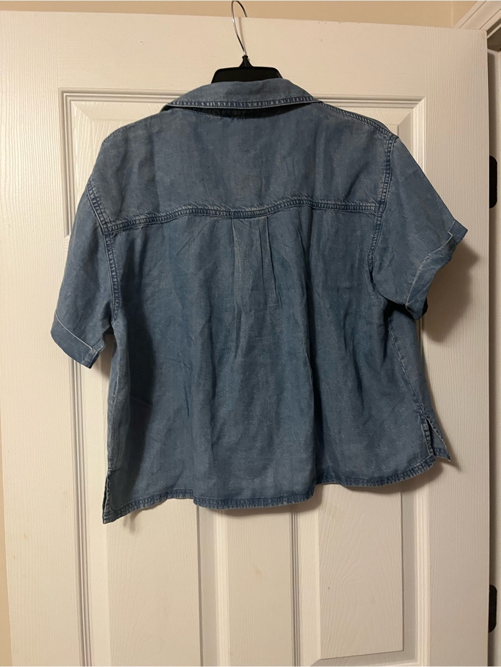 Splendid Chambray Polo Lyocell Denim Look V-Neck Blouse Top Size Medium - Picture 5 of 6
